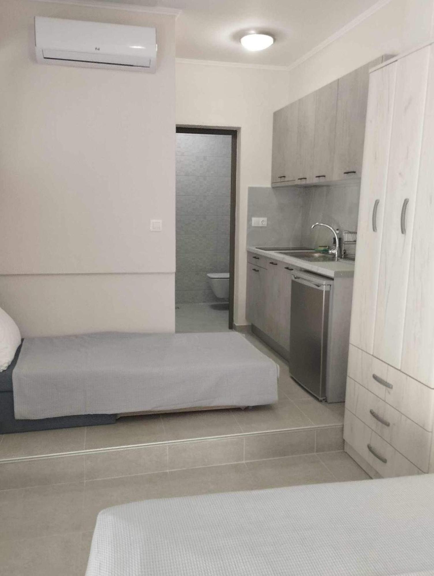 Daniela Apartments Nea Roda Exterior photo