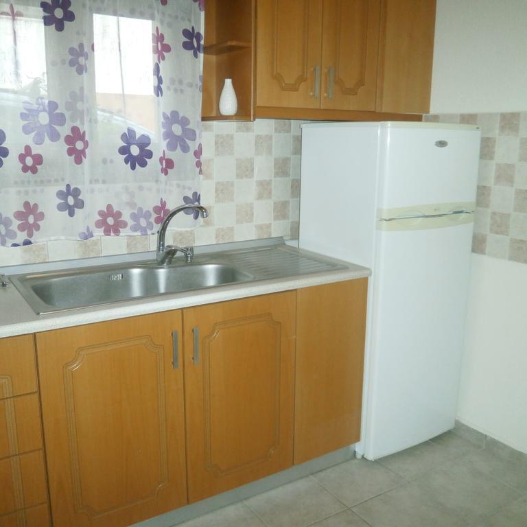 Daniela Apartments Nea Roda Exterior photo